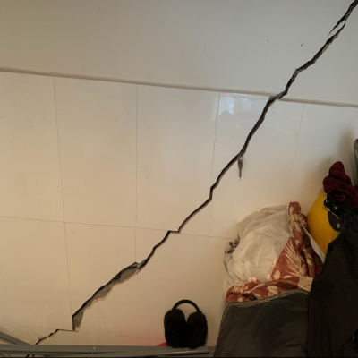 這樣的裂縫對房屋的主體結構有危害嗎？要加固嗎